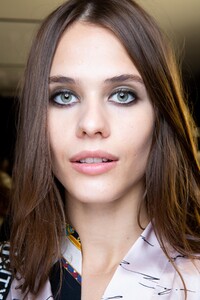 backstage-defile-genny-printemps-ete-2020-milan-coulisses-5.thumb.jpg.b92e1c25caed98c3559628a3b5984dd0.jpg