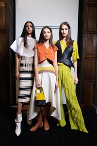 backstage-defile-genny-printemps-ete-2020-milan-coulisses-60.thumb.jpg.ad3a84b9ae8db55a342db5332fa5d9c0.jpg