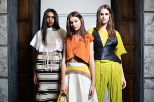 backstage-defile-genny-printemps-ete-2020-milan-coulisses-61.thumb.jpg.1ad3a74c7c08fc610e444717f5ef6341.jpg