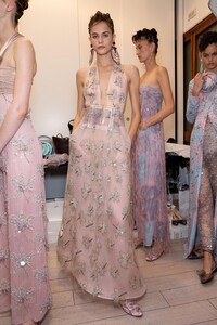 backstage-defile-giorgio-armani-printemps-ete-2020-milan-coulisses-107.thumb.jpg.ce1349a5810197e1228bb9c68381682c.jpg