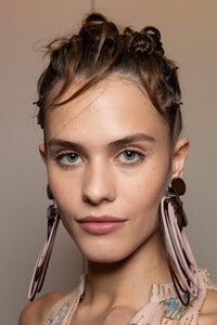 backstage-defile-giorgio-armani-printemps-ete-2020-milan-coulisses-21.thumb.jpg.6183824132ad1b96ec4cac47ad1c043e.jpg