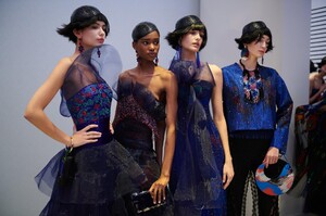 backstage-defile-giorgio-armani-prive-printemps-ete-2020-paris-coulisses-13.thumb.jpg.28efe4a3f5759d562c0285b1f44c370e.jpg