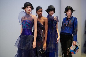backstage-defile-giorgio-armani-prive-printemps-ete-2020-paris-coulisses-14.thumb.jpg.02b49262481d8e12b53388aff16bdc61.jpg