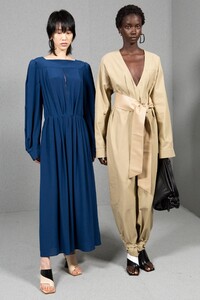 backstage-defile-givenchy-printemps-ete-2020-paris-coulisses-130.thumb.jpg.0fb1530500887d2ec86cc44b19142930.jpg