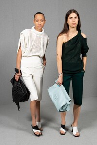 backstage-defile-givenchy-printemps-ete-2020-paris-coulisses-151.thumb.jpg.8daf426ad57953099f56136e11ac4f29.jpg