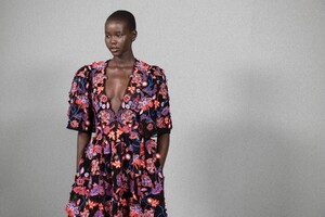 backstage-defile-givenchy-printemps-ete-2020-paris-coulisses-76.thumb.jpg.617c4ce453ea6127265530e4cfd3b25a.jpg