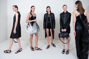 backstage-defile-hermes-printemps-ete-2020-paris-coulisses-38.thumb.jpg.24394246e8ffbf0eb508d6419da2afb1.jpg