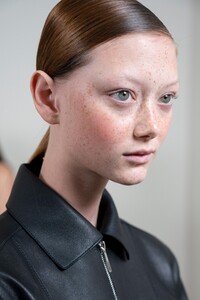 backstage-defile-hermes-printemps-ete-2020-paris-coulisses-40.thumb.jpg.42bf0dec14c44ddc8343769f62d4741a.jpg