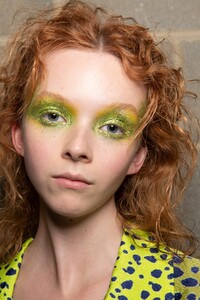 backstage-defile-house-of-holland-printemps-ete-2020-londres-coulisses-21.thumb.jpg.a06cbd3c87d27930fd7fd7e8da10e17b.jpg