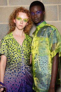 backstage-defile-house-of-holland-printemps-ete-2020-londres-coulisses-73.thumb.jpg.036de1130163401fbcb41d4a9de4aad7.jpg