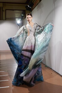 backstage-defile-iris-van-herpen-printemps-ete-2020-paris-coulisses-1.thumb.jpg.ccd8e23a0a4731763e6887679a4fbb61.jpg