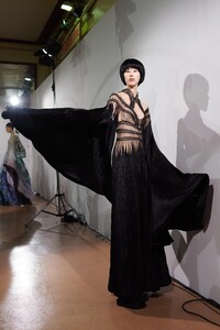 backstage-defile-iris-van-herpen-printemps-ete-2020-paris-coulisses-11.thumb.jpg.4206ed56d2e006b4ae66b9dedf4bbc20.jpg