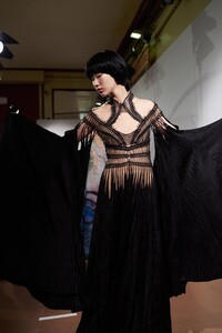 backstage-defile-iris-van-herpen-printemps-ete-2020-paris-coulisses-15.thumb.jpg.1e0177373e9d18935c44695672768fdf.jpg