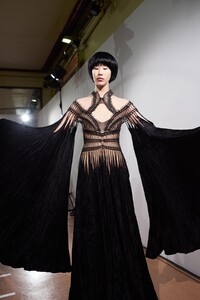 backstage-defile-iris-van-herpen-printemps-ete-2020-paris-coulisses-17.thumb.jpg.c37796a5babc00ec42dd74aca375a917.jpg