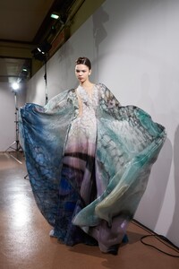 backstage-defile-iris-van-herpen-printemps-ete-2020-paris-coulisses-4.thumb.jpg.6c837df4b6b749481506e39554191a04.jpg