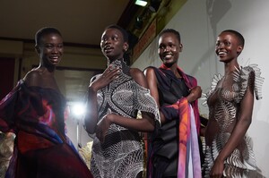 backstage-defile-iris-van-herpen-printemps-ete-2020-paris-coulisses-63.thumb.jpg.35719c8405898aa4f78cbd5a878ff363.jpg