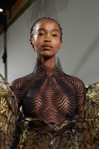 backstage-defile-iris-van-herpen-printemps-ete-2020-paris-coulisses-74.thumb.jpg.c9756f56d5e0225f701ab0d3a0ce7e58.jpg