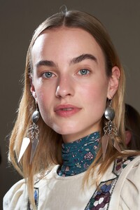 backstage-defile-isabel-marant-automne-hiver-2020-2021-paris-coulisses-36.thumb.jpg.b5cd8308d41168b80dbef1b97fc1b288.jpg