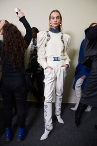 backstage-defile-isabel-marant-automne-hiver-2020-2021-paris-coulisses-46.thumb.jpg.cb2705ab58061a39058f1a0dd5ab3541.jpg