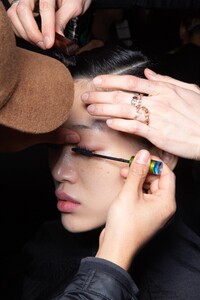 backstage-defile-jason-wu-automne-hiver-2020-2021-new-york-coulisses-5.thumb.jpg.a2d83b23d14fd117a75cf3e95b41feb6.jpg