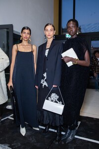 backstage-defile-jil-sander-automne-hiver-2020-2021-milan-coulisses-109.thumb.jpg.9aa9b6227a527f573492f51bdc35f1be.jpg