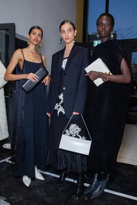 backstage-defile-jil-sander-automne-hiver-2020-2021-milan-coulisses-110.thumb.jpg.459574aae7a022534e8f128c8ffeb51b.jpg