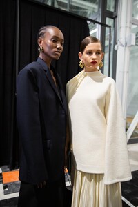 backstage-defile-jil-sander-automne-hiver-2020-2021-milan-coulisses-126.thumb.jpg.7839db9be00c0e52f8955519ab3870c9.jpg