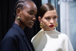 backstage-defile-jil-sander-automne-hiver-2020-2021-milan-coulisses-127.thumb.jpg.b813f55cf114a78ba380dc2a92b960b9.jpg