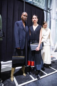 backstage-defile-jil-sander-automne-hiver-2020-2021-milan-coulisses-168.thumb.jpg.17e7f51eabd6634337d6682795824ade.jpg
