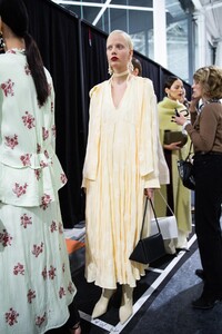 backstage-defile-jil-sander-automne-hiver-2020-2021-milan-coulisses-216.thumb.jpg.0ded1630bb398667169a668c5f6be2de.jpg