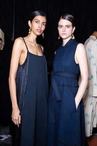 backstage-defile-jil-sander-automne-hiver-2020-2021-milan-coulisses-81.thumb.jpg.32411bf362ae28621e62ca19059ab80e.jpg