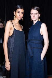 backstage-defile-jil-sander-automne-hiver-2020-2021-milan-coulisses-82.thumb.jpg.ba6ffcf4bf623b89f8e6d0bc90c30a8d.jpg