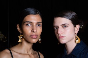 backstage-defile-jil-sander-automne-hiver-2020-2021-milan-coulisses-83.thumb.jpg.17b69ee89eee6d130a7189be7a2e283a.jpg