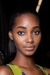 backstage-defile-koche-printemps-ete-2020-paris-coulisses-18.thumb.jpg.76e8bcb1ddb058d1557d54ebba9d44bb.jpg