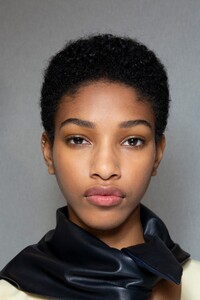 backstage-defile-lacoste-printemps-ete-2020-paris-coulisses-65.thumb.jpg.119bb82e228f290375ac43ecf3cf6c1e.jpg
