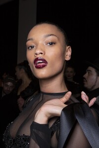 backstage-defile-laquan-smith-automne-hiver-2020-2021-new-york-coulisses-40.thumb.jpg.0fb2ca52b8621365095bb0a8c6ac8317.jpg
