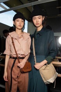 backstage-defile-margaret-howell-printemps-ete-2020-londres-coulisses-18.thumb.jpg.246fada7701f78ee9b30706bd8403abd.jpg