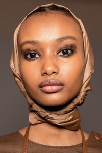 backstage-defile-max-mara-automne-hiver-2020-2021-milan-coulisses-36.thumb.jpg.fe1e3346ab771619338409645541a627.jpg
