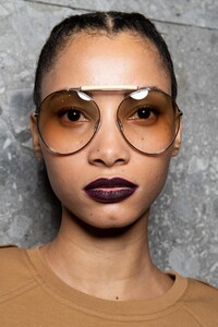 backstage-defile-max-mara-printemps-ete-2020-milan-coulisses-20.thumb.jpg.ac76abe5887218239da612abf7c3994f.jpg