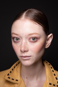 backstage-defile-michael-kors-automne-hiver-2020-2021-new-york-coulisses-69.thumb.jpg.6e2b30d10190069ad845583643064800.jpg