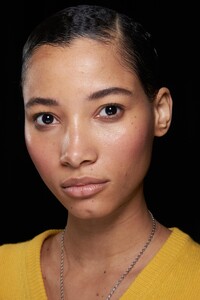 backstage-defile-michael-kors-automne-hiver-2020-2021-new-york-coulisses-9.thumb.jpg.ab40a614ed9f2d4f167cf08faf149068.jpg