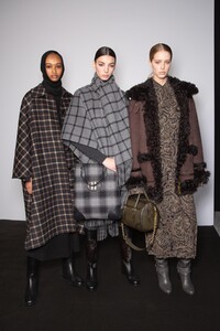 backstage-defile-michael-kors-automne-hiver-2020-2021-new-york-coulisses-92.thumb.jpg.dfd6f8a46425709b62c27f2587680b2f.jpg