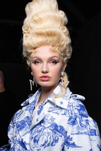 backstage-defile-moschino-automne-hiver-2020-2021-milan-coulisses-108.thumb.jpg.e47a8c718c90b4cd37fb65ed1a72d5e1.jpg