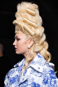 backstage-defile-moschino-automne-hiver-2020-2021-milan-coulisses-109.thumb.jpg.bdcd669c5f1eefd8adfc2345887ca7dc.jpg