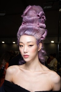 backstage-defile-moschino-automne-hiver-2020-2021-milan-coulisses-82.thumb.jpg.c57ec355989314c572fd849f13b53676.jpg