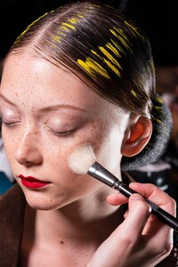 backstage-defile-moschino-printemps-ete-2020-milan-coulisses-126.thumb.jpg.05ae5490bfd85662f8d3c0a1da60a17c.jpg