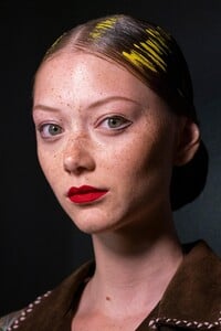 backstage-defile-moschino-printemps-ete-2020-milan-coulisses-139.thumb.jpg.27f0e7e141af788be92dd1b9b84bd65d.jpg