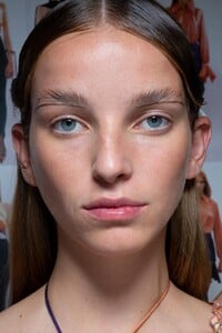 backstage-defile-mugler-printemps-ete-2020-paris-coulisses-10.thumb.jpg.10199082b7ccc77524294f5f28e038ce.jpg