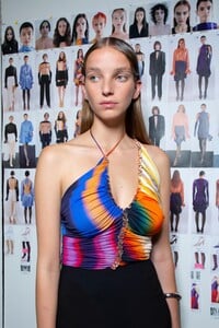 backstage-defile-mugler-printemps-ete-2020-paris-coulisses-17.thumb.jpg.9b75b2286981bbc0ed494f6efe26b3f0.jpg