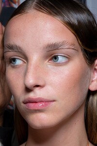 backstage-defile-mugler-printemps-ete-2020-paris-coulisses-9.thumb.jpg.5af6a0141a4d2544e3c6c13cca78ce2a.jpg